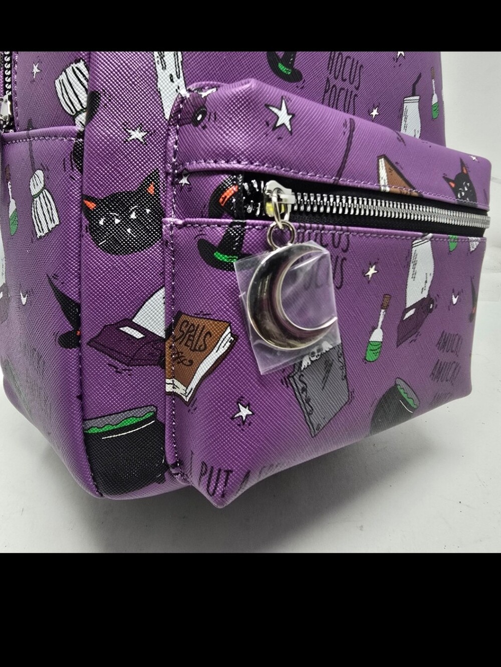 NWT Disney Bioworld Hocus Pocus Icons Mini Backpack Purple Black Movie - Picture 4 of 10